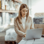 Guide pour comprendre pourquoi les entreprises doivent adopter un logiciel de gestion en 2024, incluant la facturation électronique, la migration facile et l’optimisation des opérations